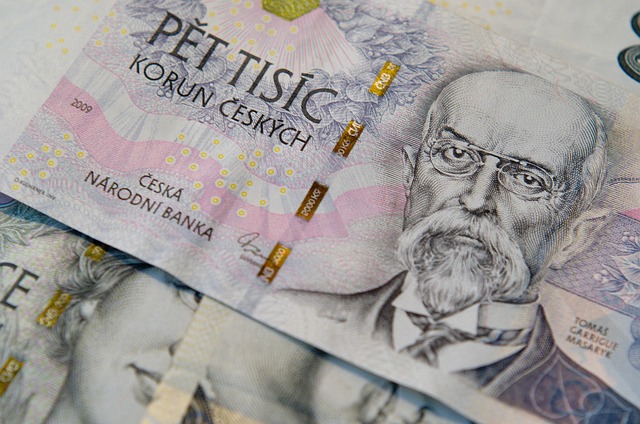 ** Praca w PRL-u a współczesna etyka pracy: analiza zmian w wartościach i postawach.