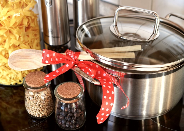 ** Jak przygotować garnek rzymski do pierwszego użycia i dbać o niego na co dzień? Poradnik krok po kroku.