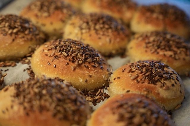 **”Od miksera do autentycznego sourdough: Jak dostosować ustawienia miksera, aby perfekcyjnie wyrobić ciasto na zakwas?”**